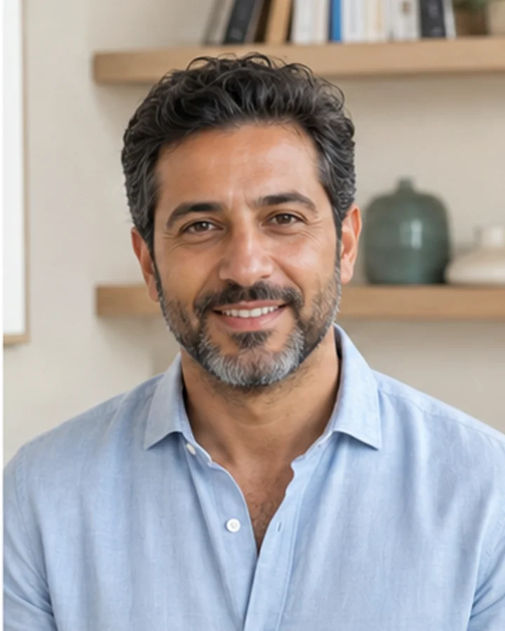 صورة توضيحية لـ د. أحمد منصور